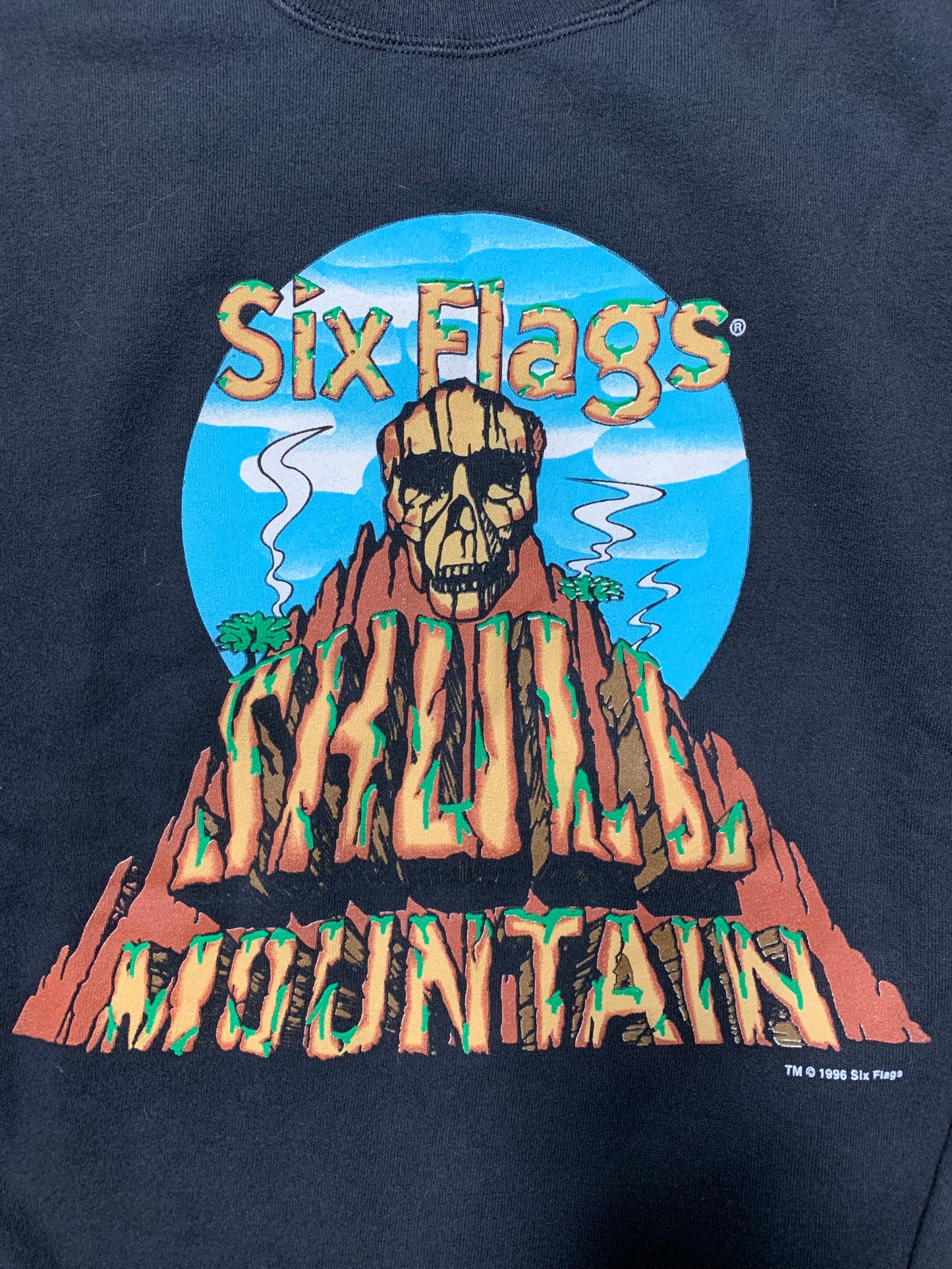 Vintage Six Flags Skull Mountain Crewneck Sweatshirt (XL)